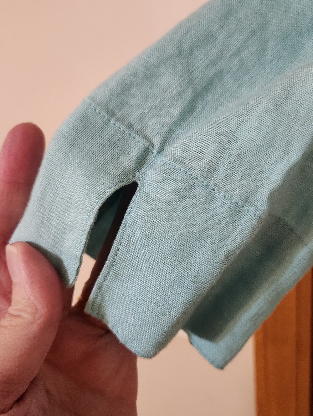 Charter Club 100% Linen Embroidered Floral Button-Up V-Neck Blouse 16P Blue READ - Picture 2 of 7